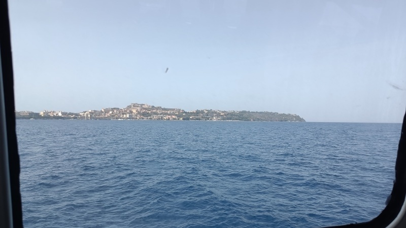 シチリアに無事着いて今から船でブルカーノ島へ_f0234936_21145534.jpg