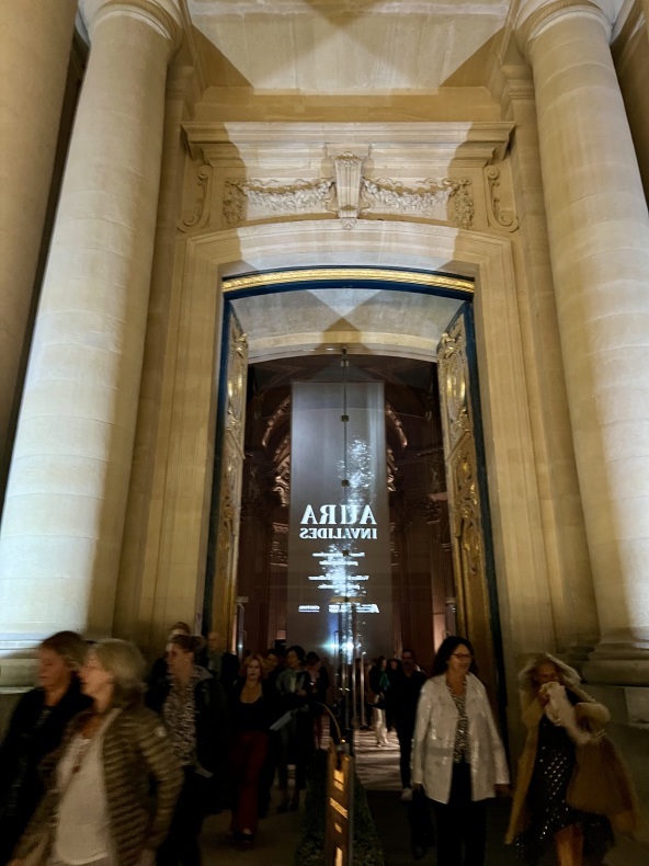 AURA INVALIDES ナポレオンの棺の真上で展開する光と音のスペクタクル　オーラ・アンヴァリッド_a0231632_17524591.jpeg