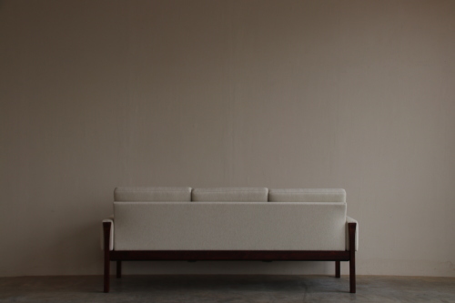 『入荷 Hans J Wegner AP62 Rosewood 3seat sofa』_c0211307_18584519.jpg