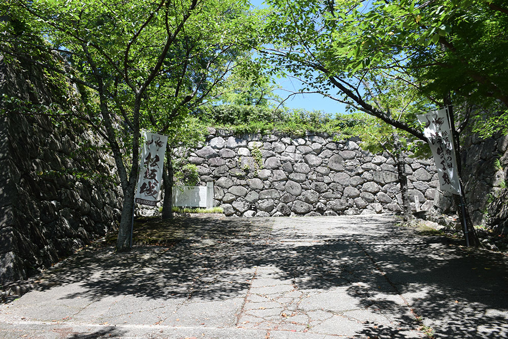 蒲生氏郷が築いた伊勢松坂城を歩く。　その２　＜表門、裏門、二ノ丸、隠居丸＞_e0158128_20313475.jpg