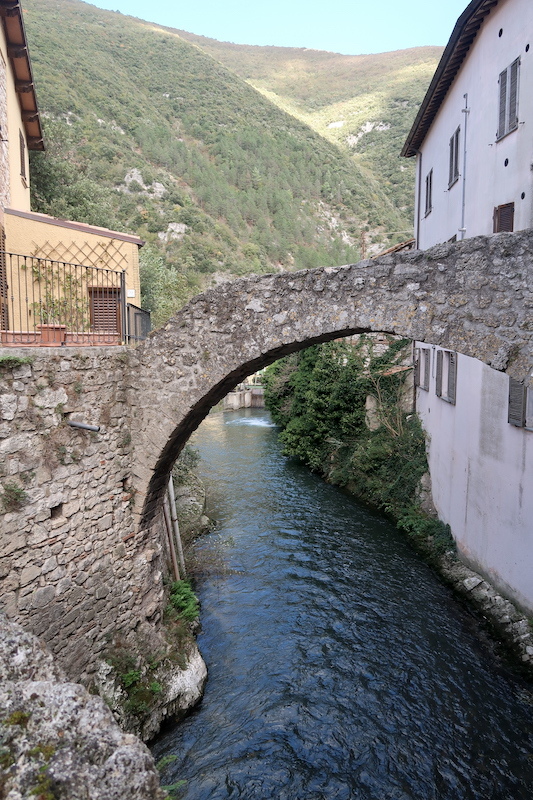 川辺から登れば眺めすばらしピオーラコ Sentiero Li Vurgacci_f0234936_02284677.jpg