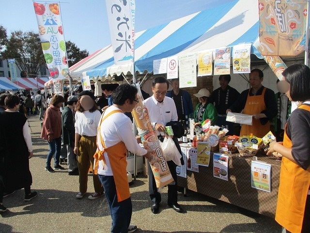 11月の夏日の中で第36回富士市産業まつり「商工フェア」_f0141310_07515658.jpg