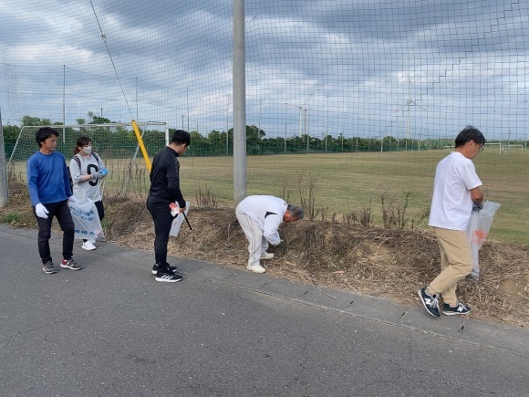 ㈱毎日コムネット＋波崎旅館業協同組合 矢田部サッカー場周辺清掃_f0229750_10442524.jpg