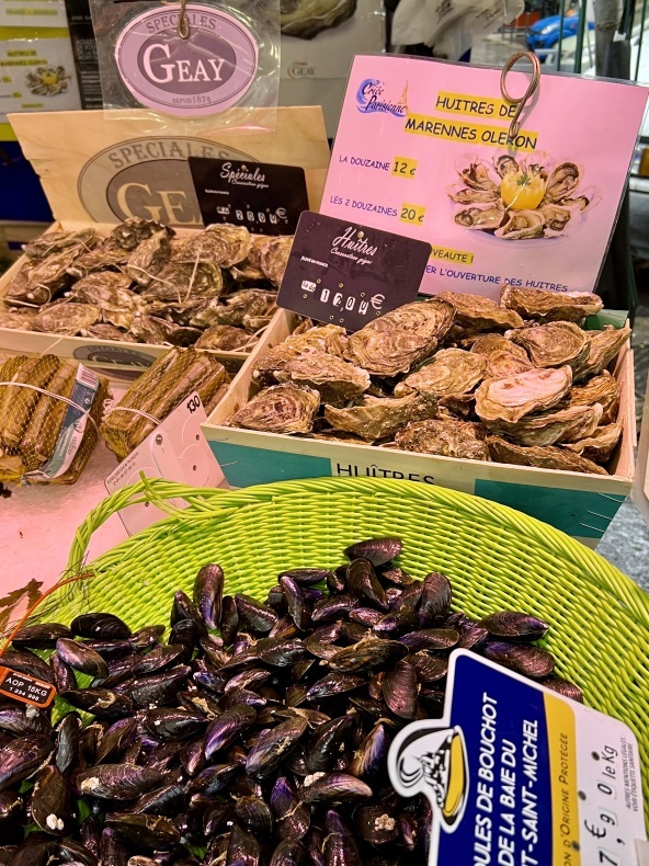 生牡蠣が美味しい季節！　生のウニもあります　パリのマルシェ_a0231632_19093682.jpeg
