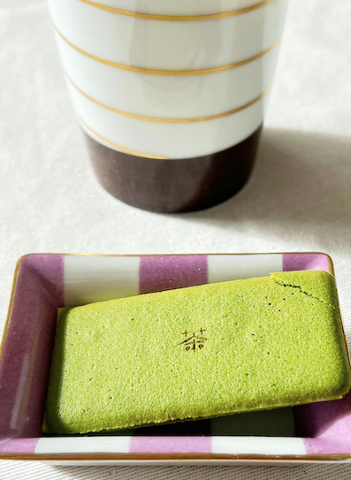 マリーダージュの器で、京都お濃い茶ラングドシャ茶の菓を_a0231632_21270233.png