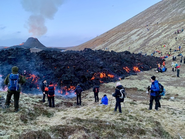 あまりにもズサンな日本のマスコミ報道！アイスランドの火山噴火の可能性記事を現地からファクトチェック！_c0003620_05194617.jpg
