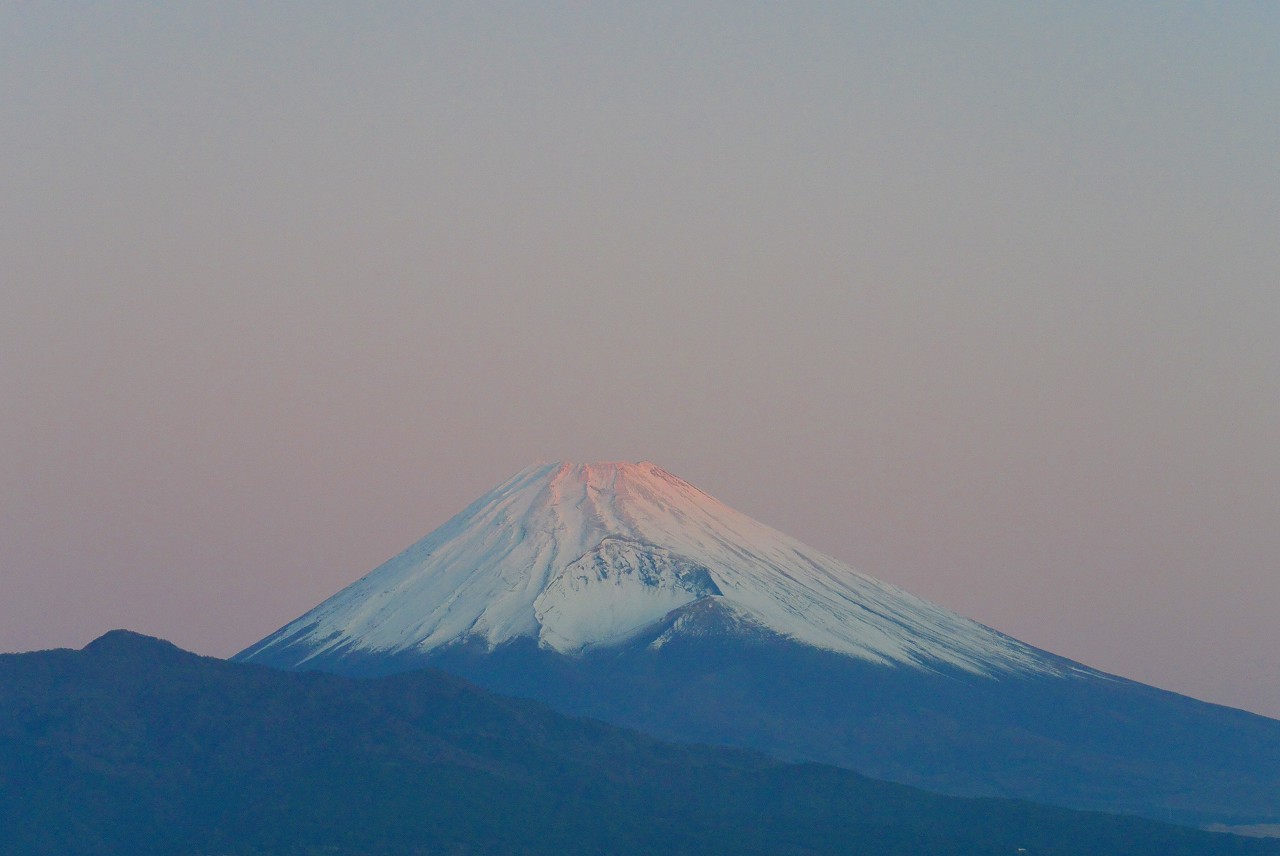 朝陽と夕陽に染まる富士山と南アルプス_d0395460_05430909.jpg