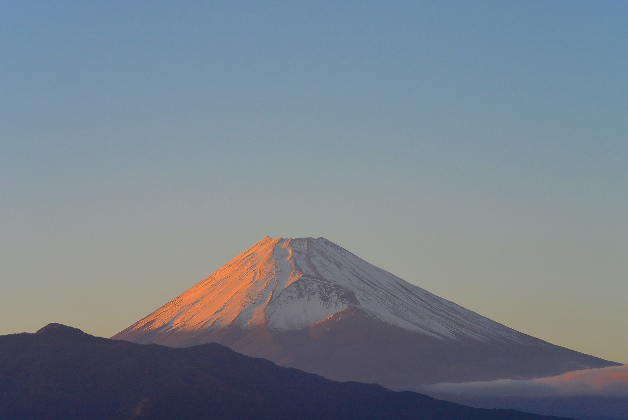 朝陽と夕陽に染まる富士山と南アルプス_d0395460_05470594.jpg