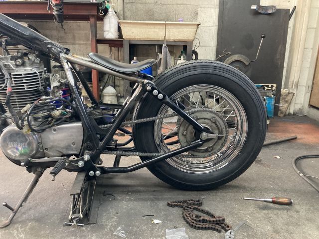 SR400 カスタム W様号 シートレール加工完成！ : JET CUSTOM CYCLESのカスタムバイク日誌