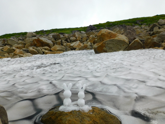 西万年雪にスキーの青年が　9/10_f0118332_22221922.jpg