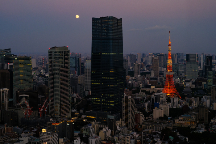 満月と東京タワー　FUJIFILM X Series facebookより転載_f0050534_11082715.jpg