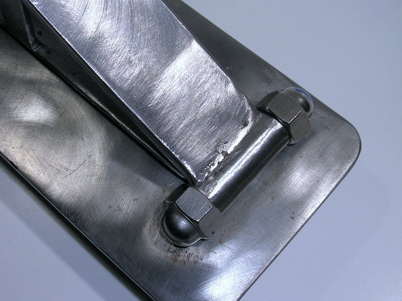 ディスクグラインダーの切断砥石で鉄板を真っ直ぐに切る治具を作る 4_e0135107_00505513.jpg
