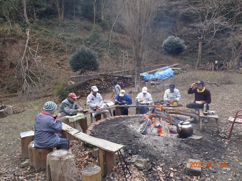 道普請・コナラ伐採・片付け・階段補修・・・定例活動日_c0108460_16284852.jpg