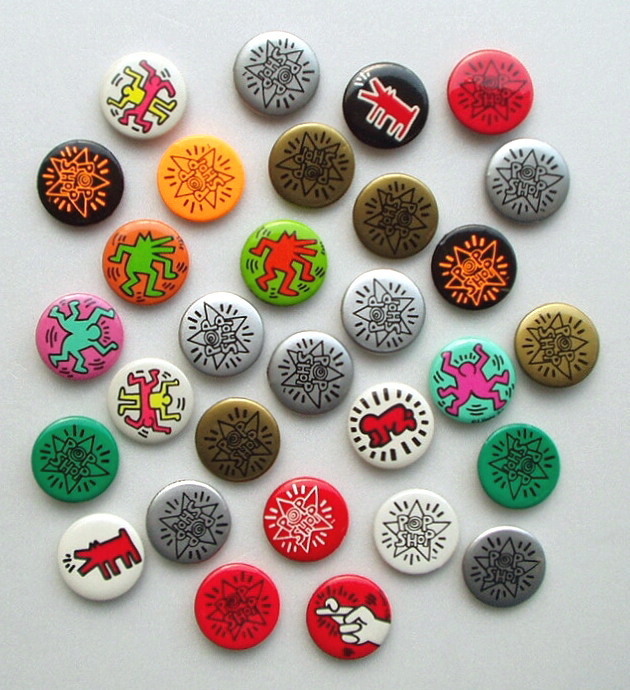 キース・ヘリングの缶バッジ「Keith Haring Pop Shop Pin-Back Buttons」(1980s）_a0155815_15491803.jpg