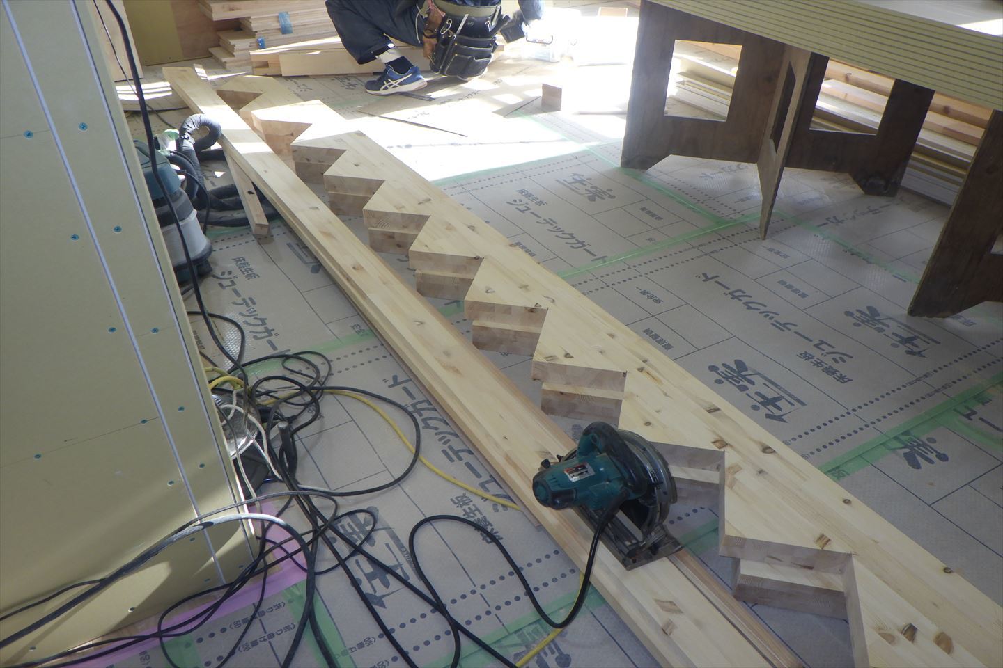 石鳥谷　県産木材で建てる小さな家　大工工事進行中です。_f0105112_04355175.jpg