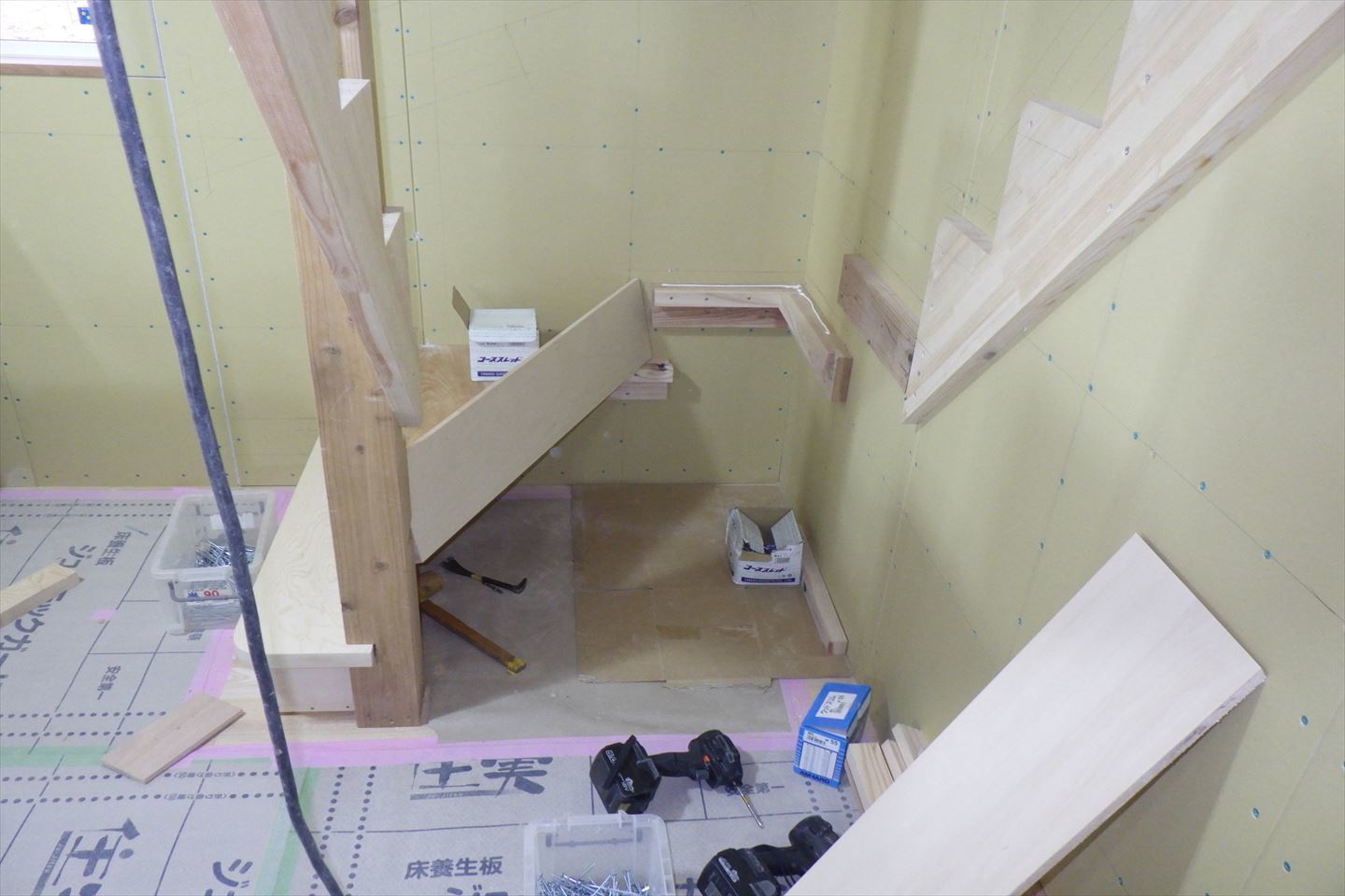 石鳥谷　県産木材で建てる小さな家　大工工事進行中です。_f0105112_04423708.jpg