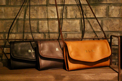 「VASCO」 使って楽しく、経年変化も楽しめる \"LEATHER WANDER MONEY BAG\" (VS-840L) ご紹介_f0191324_08551975.jpg