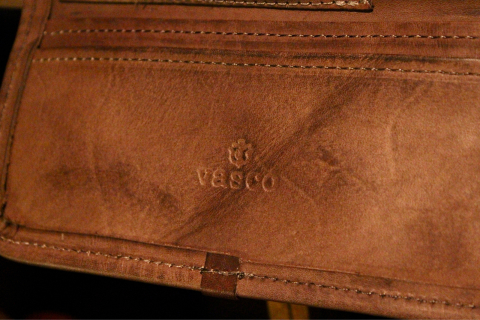 「VASCO」 使って楽しく、経年変化も楽しめる \"LEATHER WANDER MONEY BAG\" (VS-840L) ご紹介_f0191324_08555349.jpg