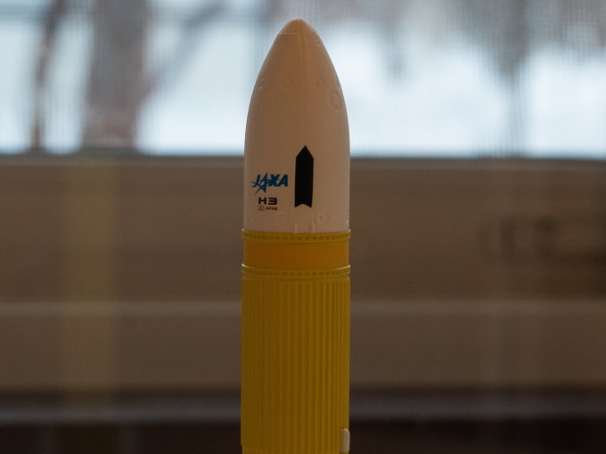 H3ロケット打ち上げ成功を祝って、カフェに”H3”の模型を展示中!_f0276498_18391322.jpg