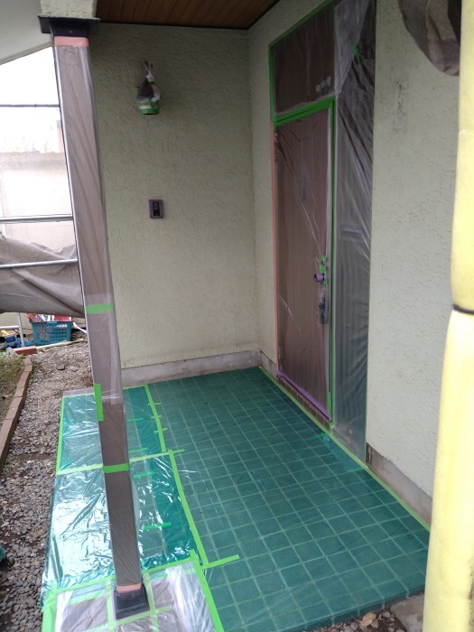 屋根・外壁塗り替え　　～　養生と補修　。_d0165368_16021876.jpg