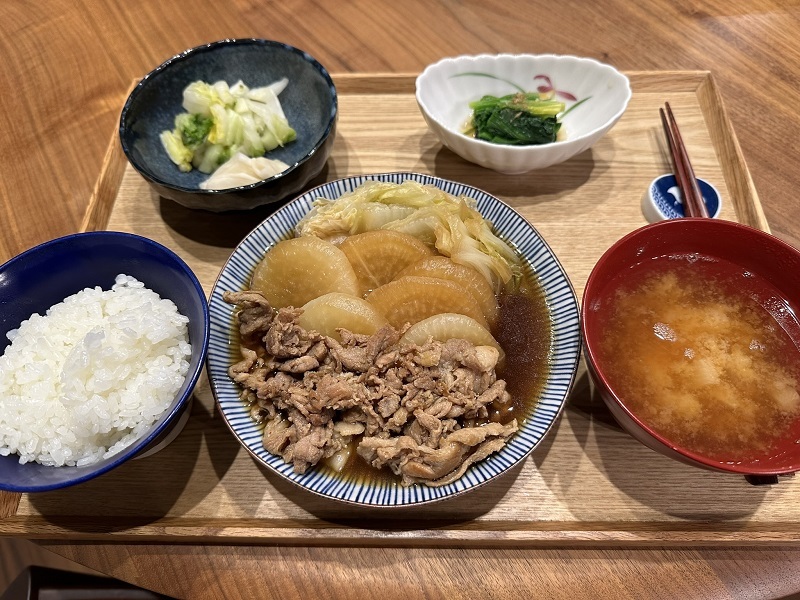 【献立】豚肉と大根と白菜の旨煮、ほうれん草のお浸し、白菜のお漬物、カブのお漬物、カブのお味噌汁_c0027666_16280988.jpg