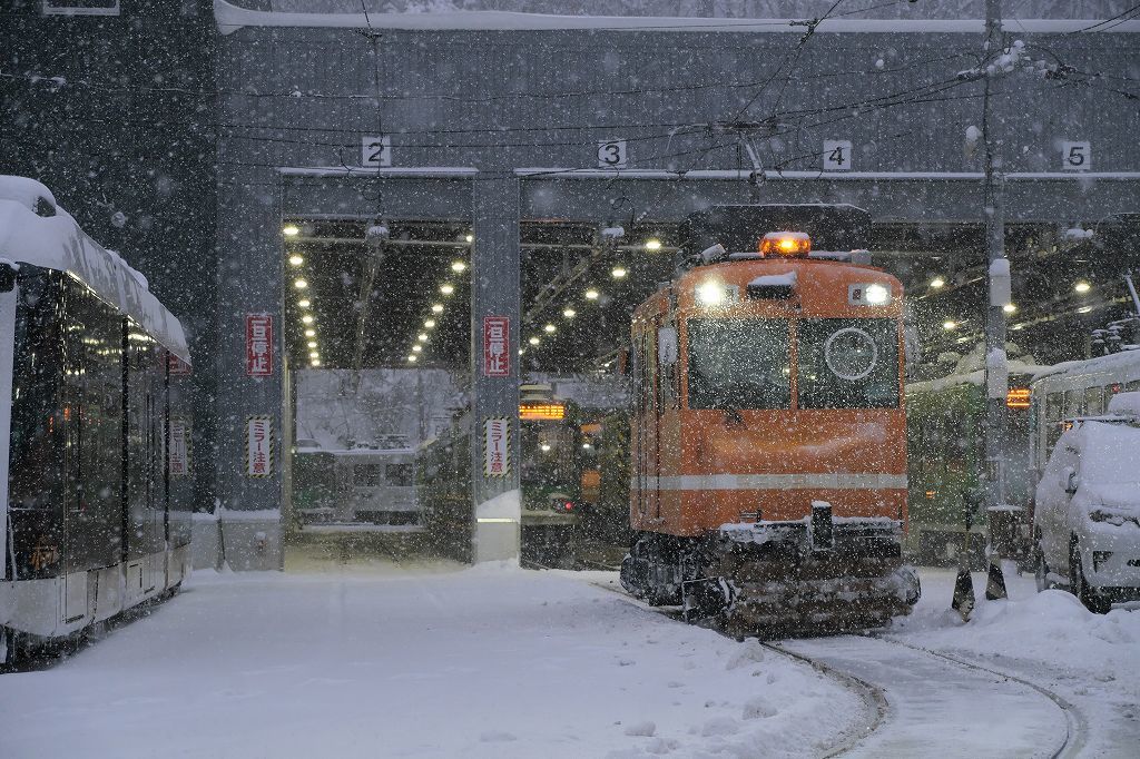 夕刻のササラ電車_e0162001_21420870.jpg