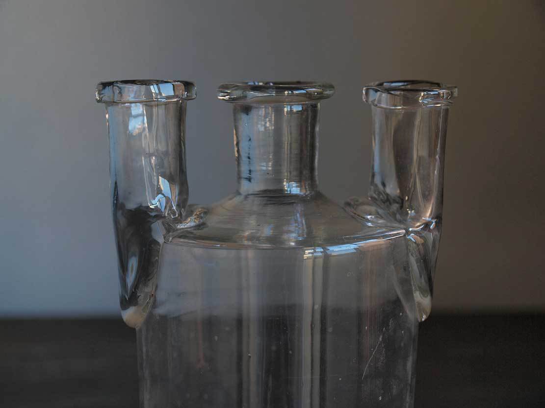 吹きガラスのフラスコ 三つ口瓶 ウルフボトル/J702 : Glicinia 古道具店