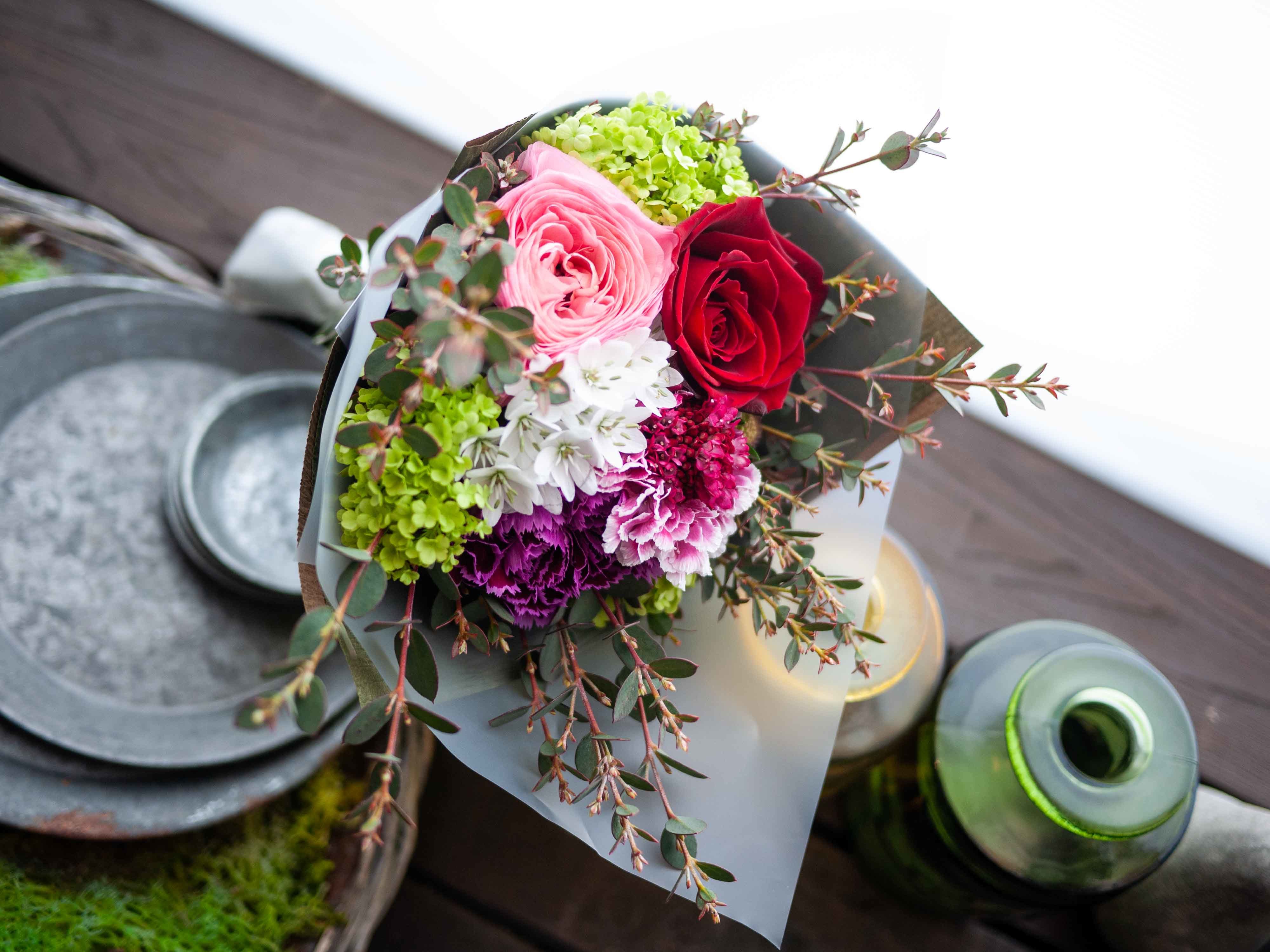 ご結婚のお祝いに花束。「赤や濃いピンク等」。2024/03/10。_b0171193_16591901.jpg