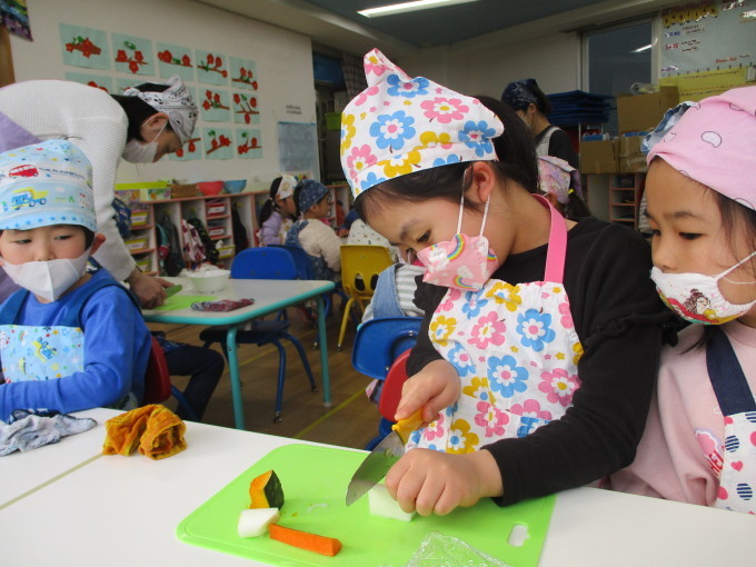 Butterfly Class Starts The Week With Show and Tell!_d0148342_16293132.jpg