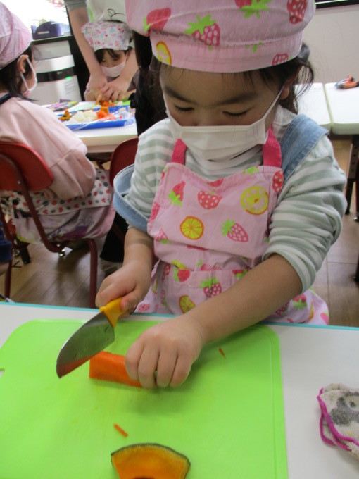 Butterfly Class Starts The Week With Show and Tell!_d0148342_16294758.jpg