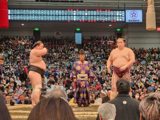 時津風部屋の親方になった元土佐豊関（高知の柳憲ちゃんの親戚）の激励に大阪府立体育会館に来ています。_c0186691_20491834.jpg