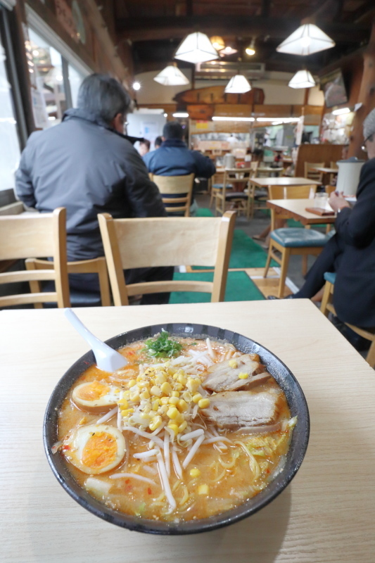 ラーメン自由軒本店で、ピリ辛みそラーメン大盛り_a0077663_10405943.jpg