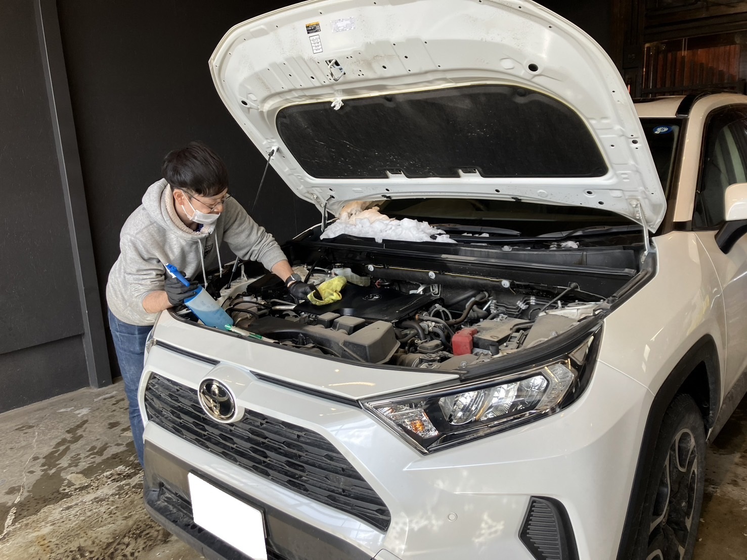 現行RAV4新たに入庫です！3月16日(土)TOMMY MOTORSブログ_b0127002_18183751.jpg