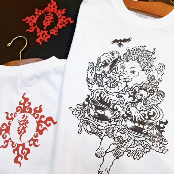 新作！！あのオリジナルTシャツ入荷！！_c0305531_13170644.jpg