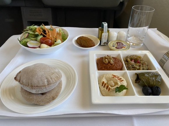 エミレーツ航空帰国便の機内食 - 人生最大のピンチをチャンスに変えよう！