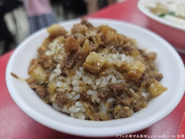 士林夜市に発見・・・好みの魯肉飯（ルーローファン）と蚵仔煎 - メイフェの幸せ＆美味しいいっぱい～in 台湾