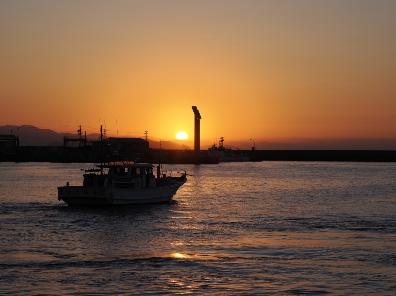 渥美半島 伊良湖港の夕陽_a0110584_14244557.jpg