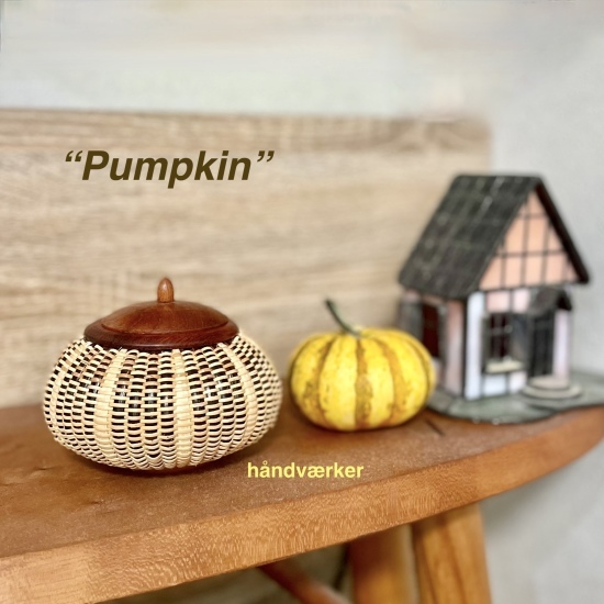 Pumpkin Basketとお菓子をトレイに_f0197215_10023645.jpg