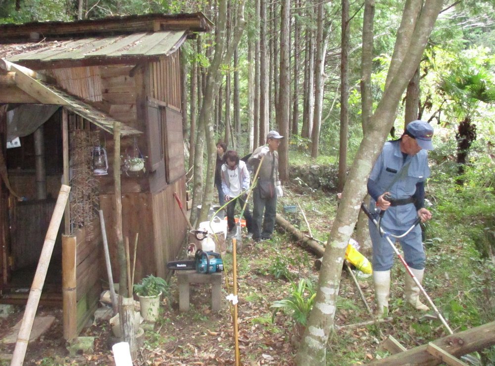 １１月６日「山小屋掃除」_f0003283_05482876.jpg