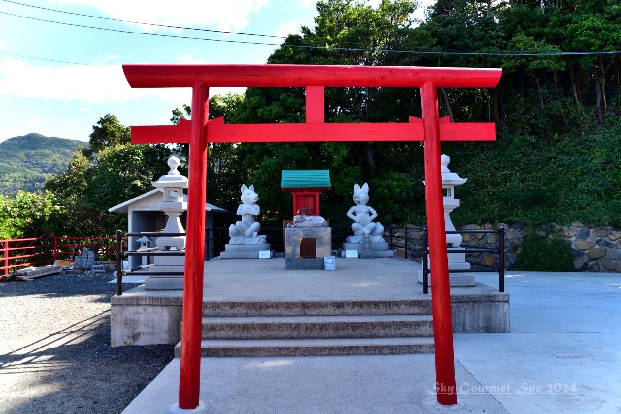 ◆ 車旅 西へ その20「真赤な鳥居で有名な 元乃隅神社」に行ってみた（2024年10月）_d0316868_09092395.jpg